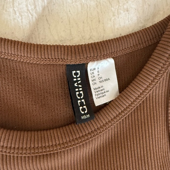 H&M Divided Tan Ribbed Top - Picture 2 of 3